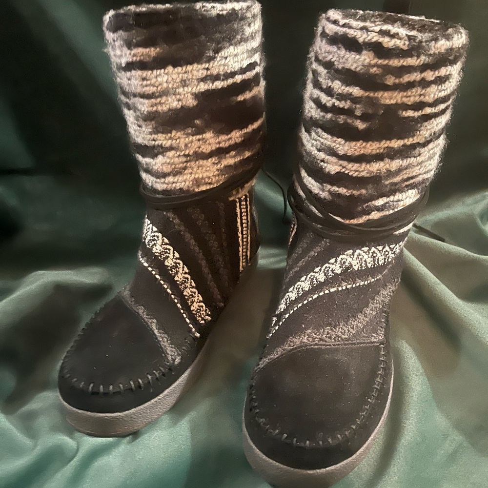 Cozy Knit Black and Gray Boots